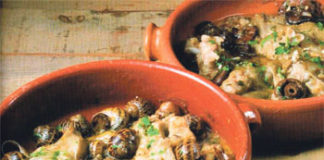 Peus de porc amb cargols o bolets
