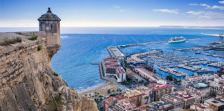 Alacant, amb el Mediterrani de fons